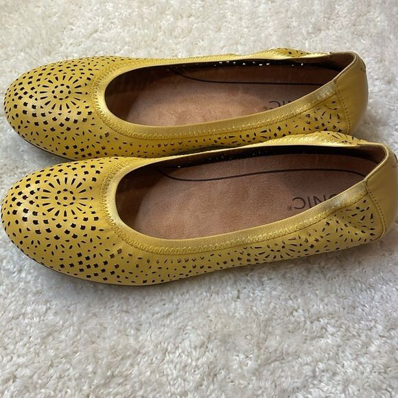 Vionic Womens Yellow Laser Cut Leather Ballet Flats Sz 8.5 - Picture 5 of 9